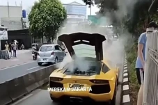 Mogok di Jalur Transjakarta,...