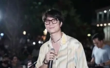 Penonton Berdesakan...