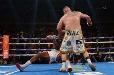 Pukulan Andy Ruiz Mematikan,...