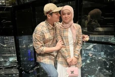 Unggah Foto Bareng Rizky...