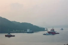 Kapal Kargo Pengangkut...