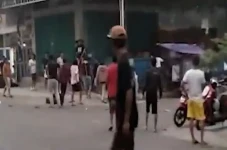 Polisi Bubarkan 2 Kelompok...