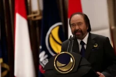Surya Paloh Kumpulkan...