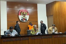 KPK Tahan Petinggi Antam...
