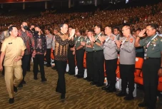 Jokowi Minta Pemda Turunkan...