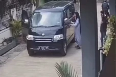 Cek TKP, Polisi Buru...