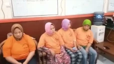 Keroyok Wanita Muda...