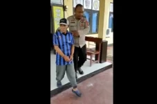 Biadab! Kakek di Sambas...