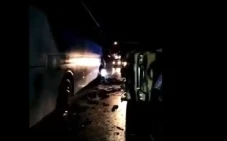 Tabrakan Bus dan Truk...
