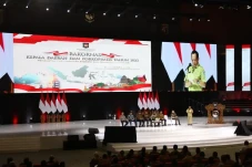 Kemendagri Kumpulkan...