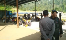 Aktivitas Pekerja Lokal...