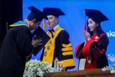 Wisuda Pertama MNC University,...