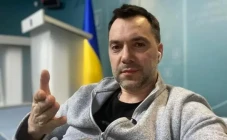 Ajudan Zelensky Mundur...
