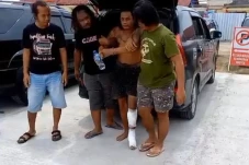 Kabur Tanpa Baju usai...