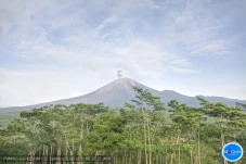 Gunung Semeru Erupsi...