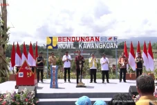 Jokowi Resmikan Bendungan...