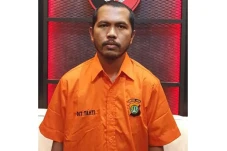 Ecky Gunakan Uang Milik...