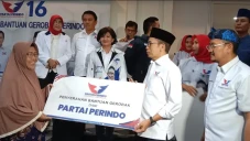 Senyum Bahagia Ibu Daryani...