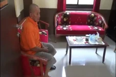 Cabuli Cucu Tiri Berusia...