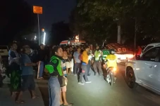 Pemotor Wanita Terlindas...