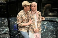 Sambangi Polda, Rizky...