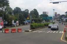 Kendaraan Menuju Puncak...
