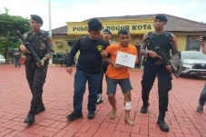 Polisi di Bogor Tangkap...