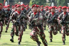 3 Submachine Gun Buatan...