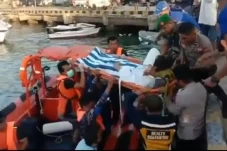 Angkut 8 WNA, Kapal...