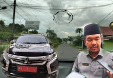 Kaca Mobil Ketua DPRD...