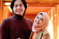 5 Artis Muslim Indonesia...