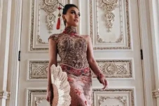 Agnez Mo Pakai Cheongsam...