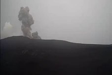 Erupsi Gunung Anak Krakatau...