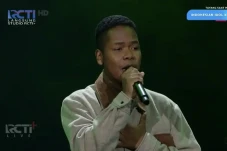 Azis Dapat Standing...