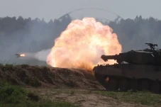 Eks Petinggi NATO: Penolakan...