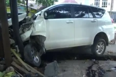 Diseruduk Kijang, Pasutri...