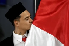 Shayne Pattynama Pengin...