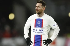 Lionel Messi Ragu Perpanjang...