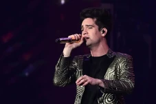 Brendon Urie Umumkan...