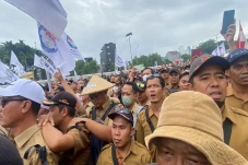 Unjuk Rasa Perangkat...