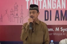 Membakar Kitab Suci...