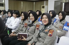 Polwan Didorong Jadi...