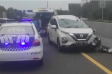 Kecelakaan di Tol Jagorawi,...