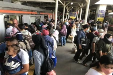 Viral Penumpang Lansia...
