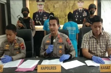 Hamili Putri Kandung,...