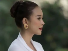 Anggunnya Aura Kasih...