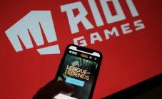 Pengembang Game Riot...