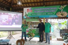 Pedagang Sayur Keliling...