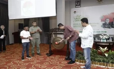 Turunkan Emisi Karbon...