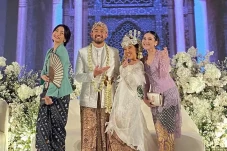 Kiky Saputri Resmi Menikah,...